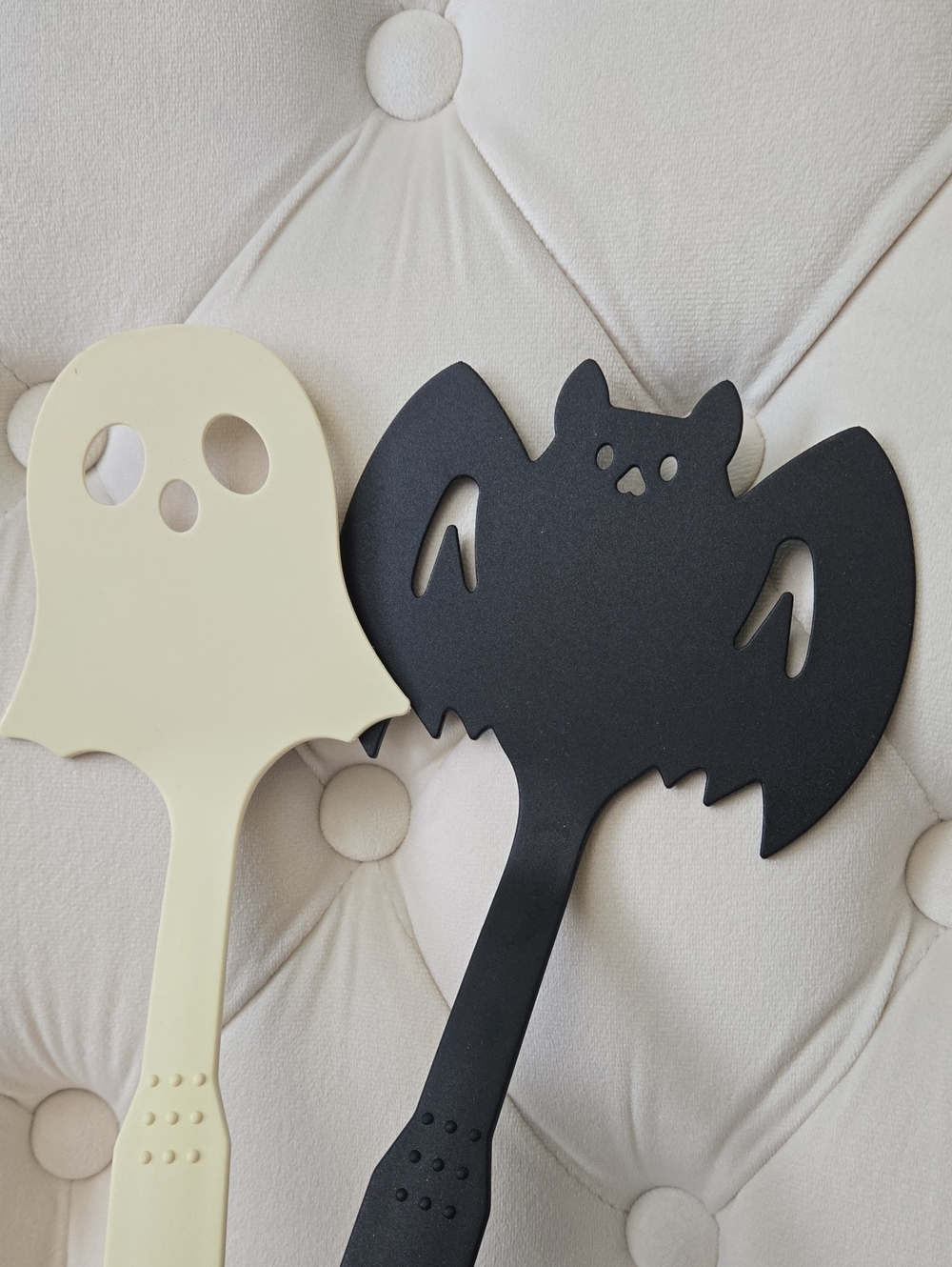 Halloween Ghost & Bat Plastic/Scratch Free Spatulas - Black and Cream, Like New - Picture 3 of 7